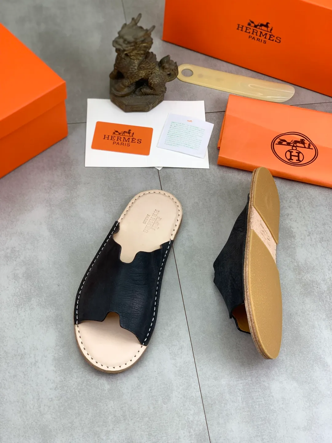Men's men's shoes 💰P360 new model (genuine leather outsole series) new colors are coming simultaneously on the official website [HERMES] Hermès series: original development, original anatomy display, exclusive outsole [Material] Sole: original genuine leather sole with cow essence film 🌸. Fabric Original calfskin Lining: Imported cowhide, delicate and soft Code number: 38-44
